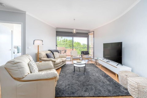 Modern And Homely 2BR Burke Crescent Apartment - Accommodation Brunswick Heads 0