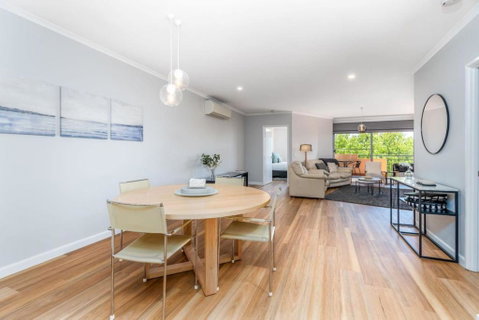 Modern And Homely 2BR Burke Crescent Apartment - Accommodation Brunswick Heads 1