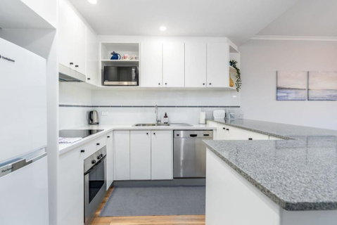 Modern And Homely 2BR Burke Crescent Apartment - Accommodation Brunswick Heads 3
