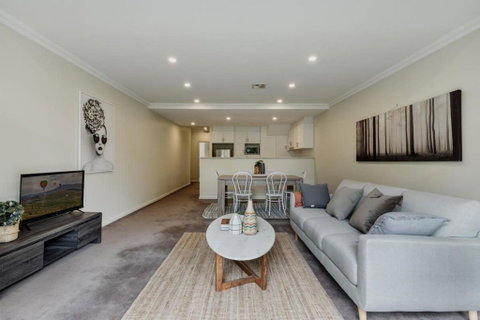 Modern Apartment In The Heart Of Canberra - Accommodation Brunswick Heads 2