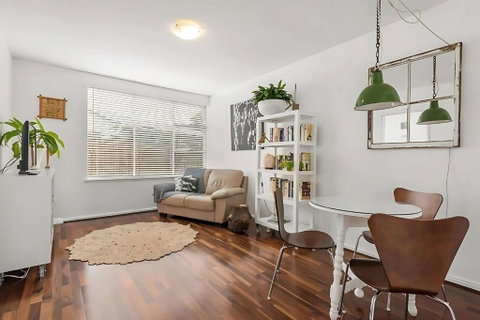 Modern City-Fringe Apartment In New Town - Accommodation Brunswick Heads 0