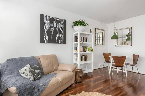 Modern City-Fringe Apartment In New Town - Accommodation Brunswick Heads 1