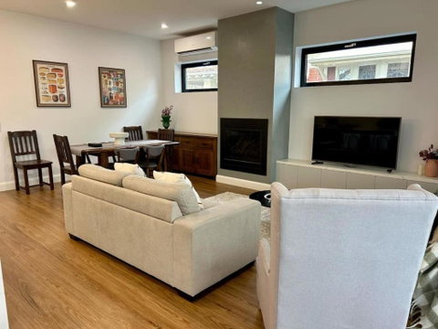 Modern Home - Gr8 4 Groups - Accommodation Brunswick Heads 0