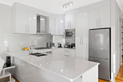 Modern Scarborough Townhouse - Accommodation Brunswick Heads 3