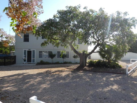 Moonta Bay Stylish Large Home 3 Min Walk From Beach And Jetty - Accommodation Brunswick Heads 2