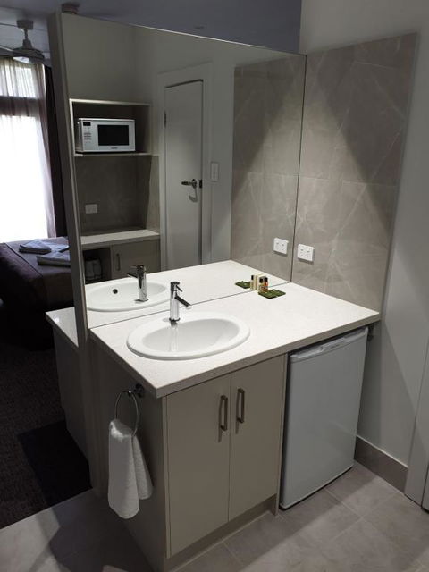 Naracoorte Hotel Motel - Accommodation Brunswick Heads 1