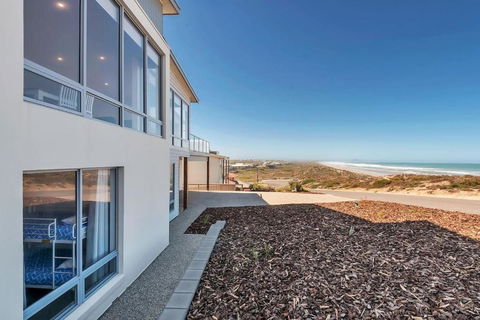 Nauticus - 82 Surfers Parade Middleton - BYO Linen - Accommodation Brunswick Heads 3