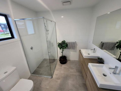 New 5 Bedroom House In Rousehill - Accommodation Brunswick Heads 2