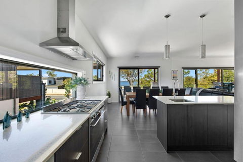 NEW - Sunrise Waters Holiday House - Accommodation Brunswick Heads 1