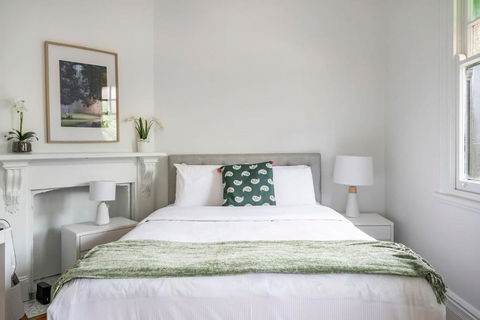 Newtown Nest - Chic Terrace Living Off King Street - Accommodation Brunswick Heads 1