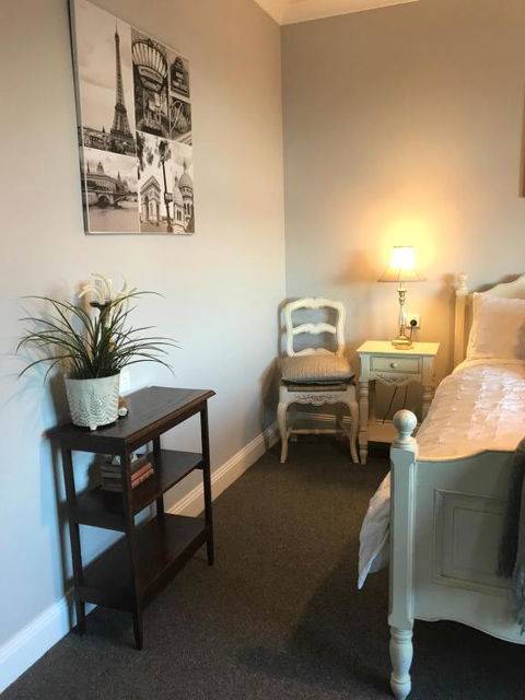 Number 10 -Queen Room With B/fast - Accommodation Brunswick Heads 3