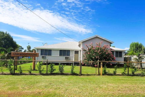 Oakwood House - Entire House Rental - 5 Bedrooms With Netflix And WiFi - Accommodation Brunswick Heads 0