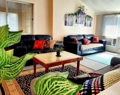 Oakwood House - Entire House Rental - 5 Bedrooms With Netflix And WiFi - Accommodation Brunswick Heads 3