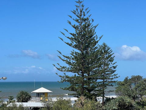Ocean View - Alexandra Headlands Beachfront Unit - Accommodation Brunswick Heads 3