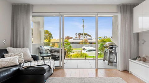 Ocean Grove Breeze On The Terrace Coastal Apartment - Accommodation Brunswick Heads 1