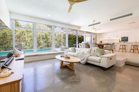Ocean House - 4 BR With Media Room & Private Pool - 100m To Beach - Accommodation Brunswick Heads 3