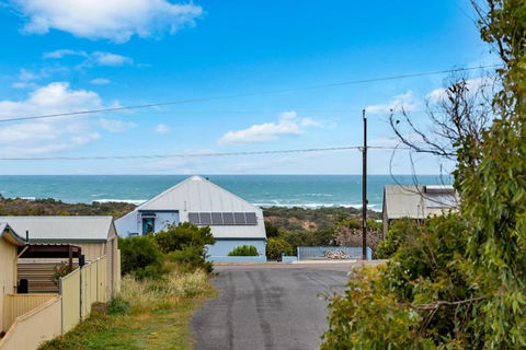 Ocean View 12 Corcoran Ave Goolwa Beach - BYO Linen - Accommodation Brunswick Heads 1