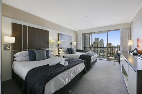 Ocean View 2-Bed Studio In The Heart Of Surfers - Accommodation Brunswick Heads 1