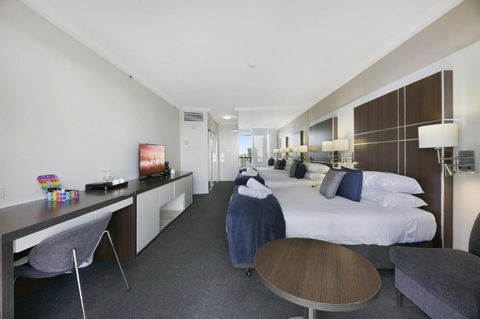 Ocean View 2-Bed Studio In The Heart Of Surfers - Accommodation Brunswick Heads 2