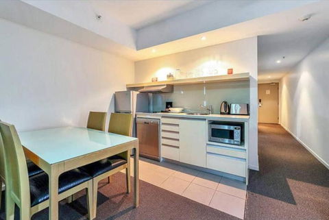 One Bed Harbour And City Views Apartment - Accommodation Brunswick Heads 2