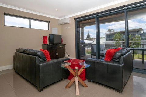 Ocean View Executive Apartment 4 - Accommodation Brunswick Heads 1