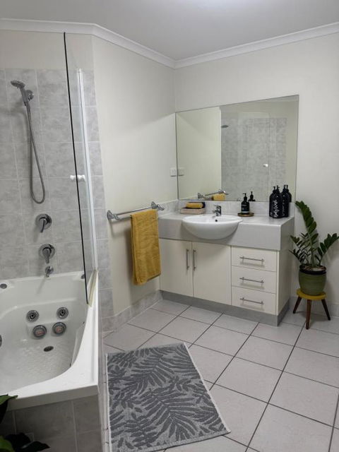Oceanbreeze Apartment In Cairns North - Accommodation Brunswick Heads 3