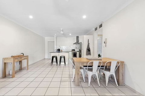 Oceanbreeze Apartment In Cairns North - Accommodation Brunswick Heads 2