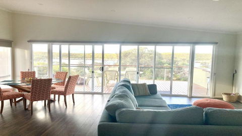 Off The Net - New Listing - Esplanade Property With Views Of The Channel - Accommodation Brunswick Heads 2