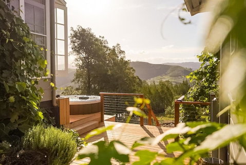Olive Hill Spa, Views & Home Cinema - Accommodation Brunswick Heads 0
