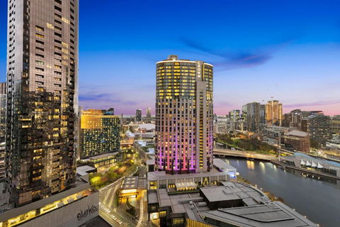 Opulent Level 25 Condo With Breathtaking Views - Accommodation Brunswick Heads 1