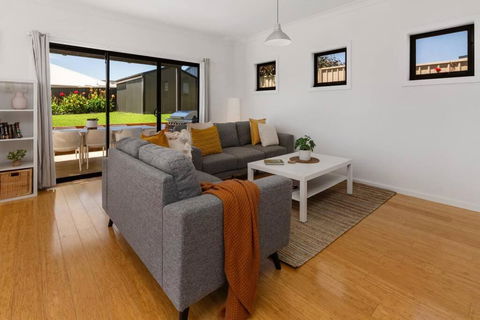 Oriana Grande- 5 Bdrm Sleeps 14 Beach View Wifi - Accommodation Brunswick Heads 1