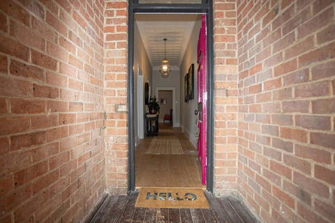 Oxbridge- Period Home In Central Goulburn - Accommodation Brunswick Heads 2