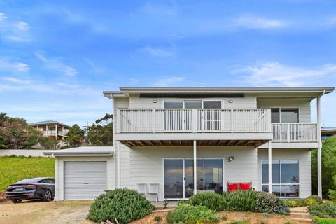 One Merino Panoramic Beach House Modern Sleeps 10 - Accommodation Brunswick Heads 0