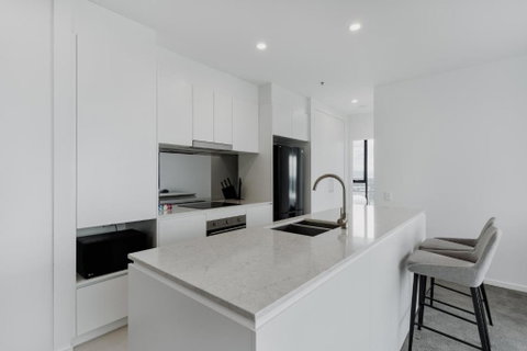 Panoramic Lake View 2-Bed With Pool, Gym And BBQ - Accommodation Brunswick Heads 2