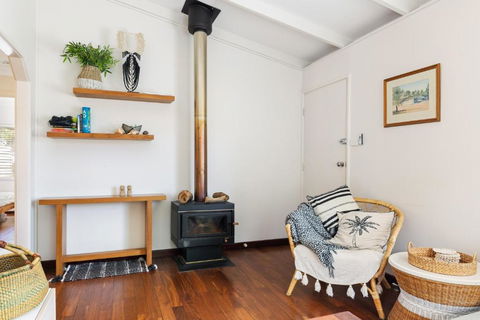 Peaceful And Renovated Original Beach House With Sweeping Views Of Gracetown - Accommodation Brunswick Heads 0