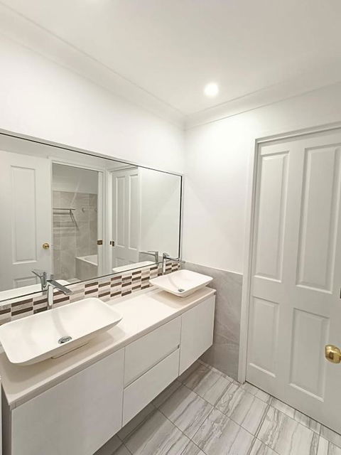 Peaceful Room In Modern Baulkham Hills Home - BH3 - Accommodation Brunswick Heads 3