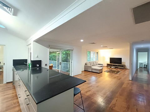 Peaceful Room In Modern Baulkham Hills Home - BH3 - Accommodation Brunswick Heads 1