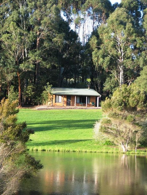 Pemberton Lake View Chalets - Accommodation Brunswick Heads 2