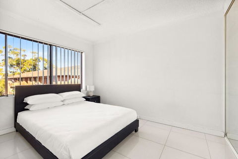 Polished 2-Bed Unit In The Heart Of Parramatta - Accommodation Brunswick Heads 3
