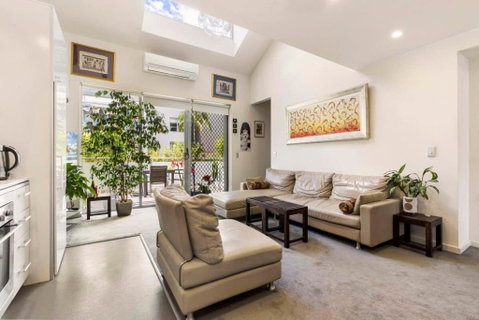 Poolside Apartment Opposite Redfern Park - Accommodation Brunswick Heads 3