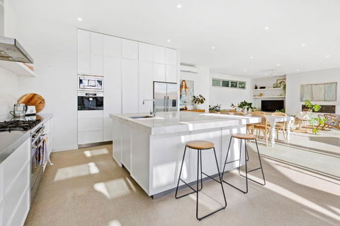 Poolside Paradise Mount Eliza - Accommodation Brunswick Heads 1