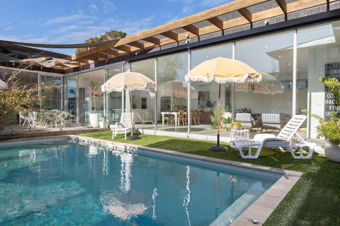 Poolside Paradise Mount Eliza - Accommodation Brunswick Heads 0