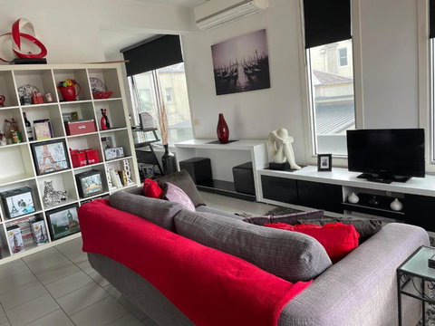 Radiance - Chic Fitzroy Street Apartment - Accommodation Brunswick Heads 0