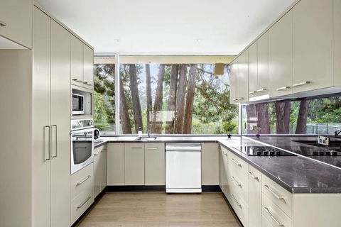 Quaint Queen Room - Central Location At Pymble - Shared Bathroom - Accommodation Brunswick Heads 2