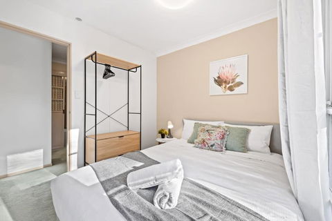 Quaint Queen Room In Pymble - Private Spot - Shared Bathroom - Accommodation Brunswick Heads 0