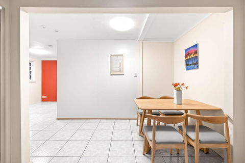 Quaint Queen Room In Pymble - Private Spot - Shared Bathroom - Accommodation Brunswick Heads 3