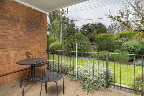 Quiet 2BR Apartment With Garden Views In Griffith - Accommodation Brunswick Heads 1