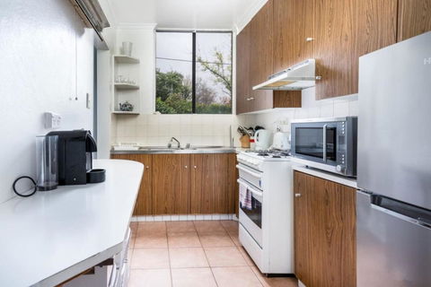 Quiet 2BR Apartment With Garden Views In Griffith - Accommodation Brunswick Heads 2