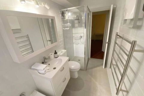 Quiet 2BR Apartment With Garden Views In Griffith - Accommodation Brunswick Heads 3