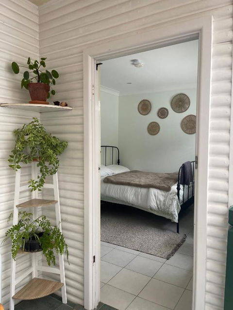 Private Bath Garden View Guest Room Pet Friendly - Accommodation Brunswick Heads 2